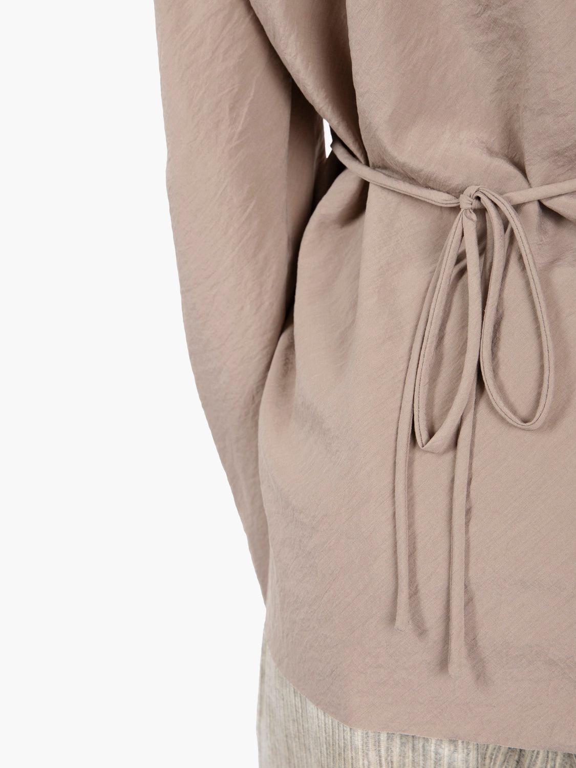Blusa in seta con volant petalo