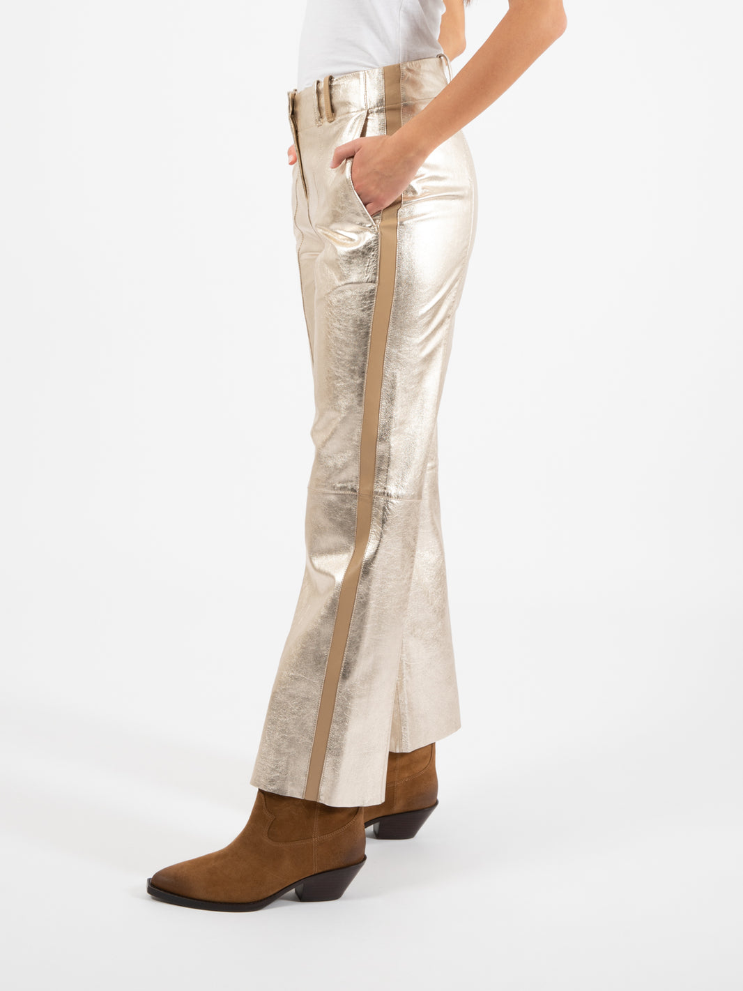 Pantalone in pelle oro laminato