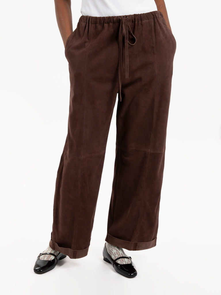 ALYSI - Pantaloni in suede con risvolto choco