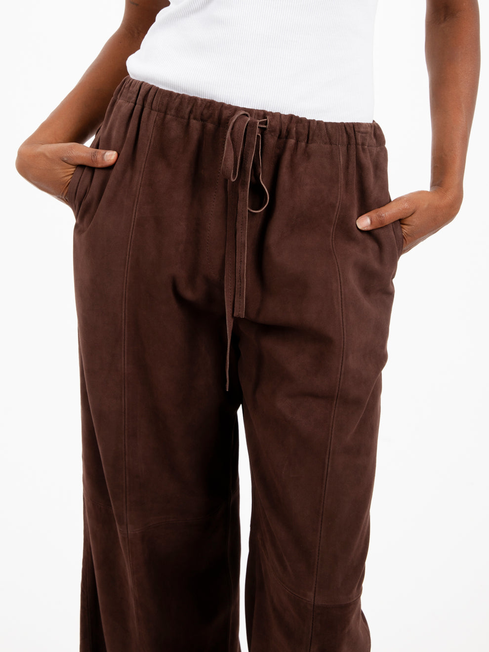 Pantaloni in suede con risvolto choco