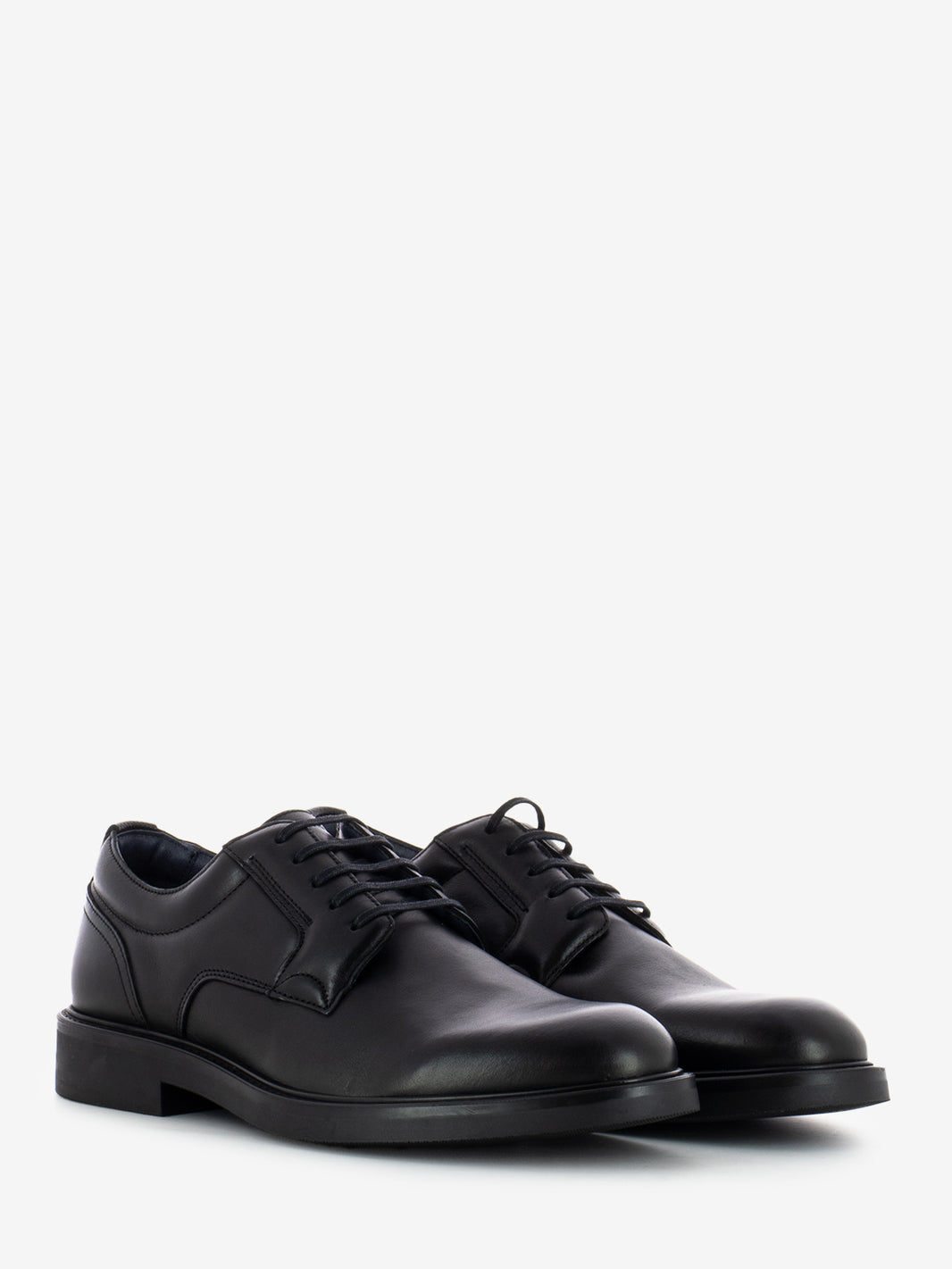 Black leather casual shoe