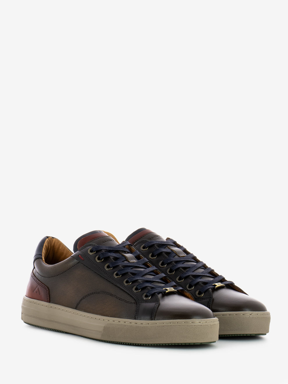 Casual cognac sneakers