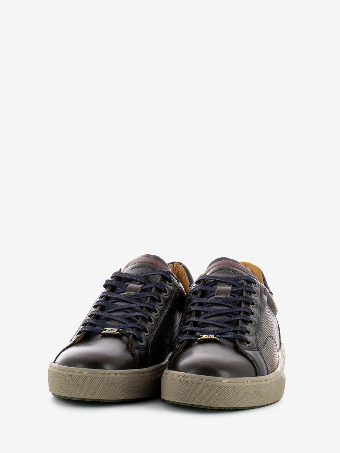 Casual cognac sneakers