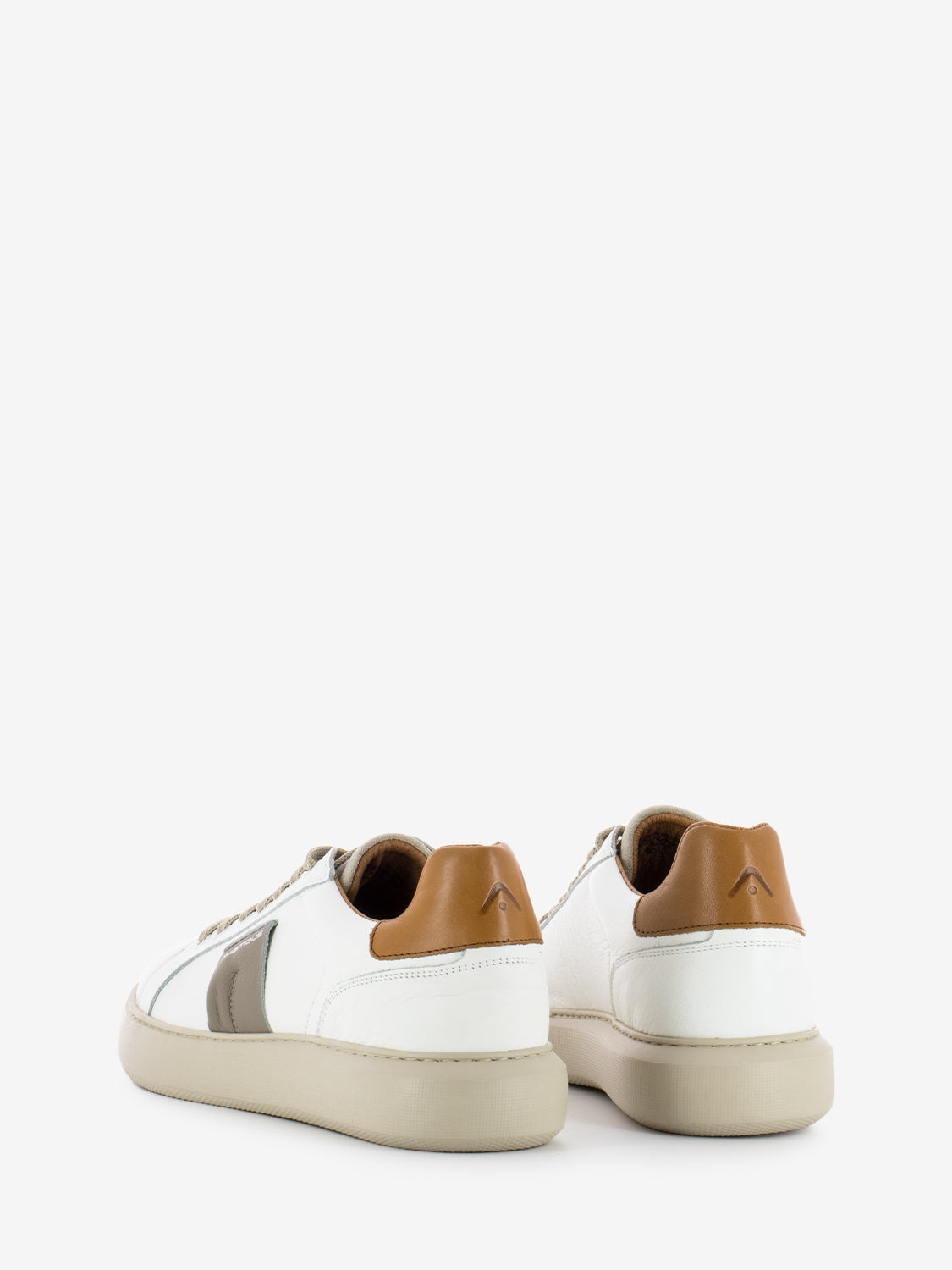 Eclipse white / beige sneakers