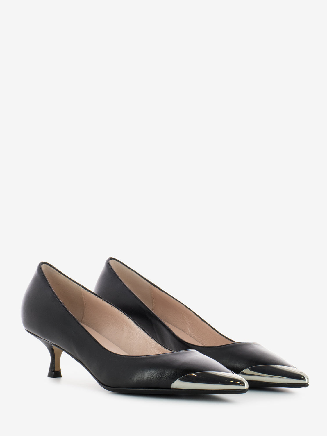 Décolleté con punta in metallo nero