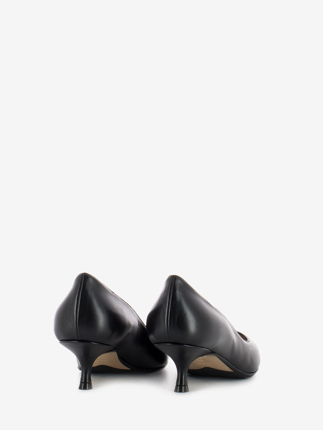 Décolleté con punta in metallo nero
