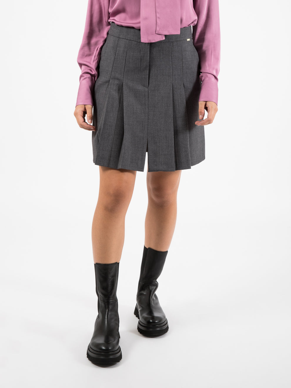 Grey pleated short skirt