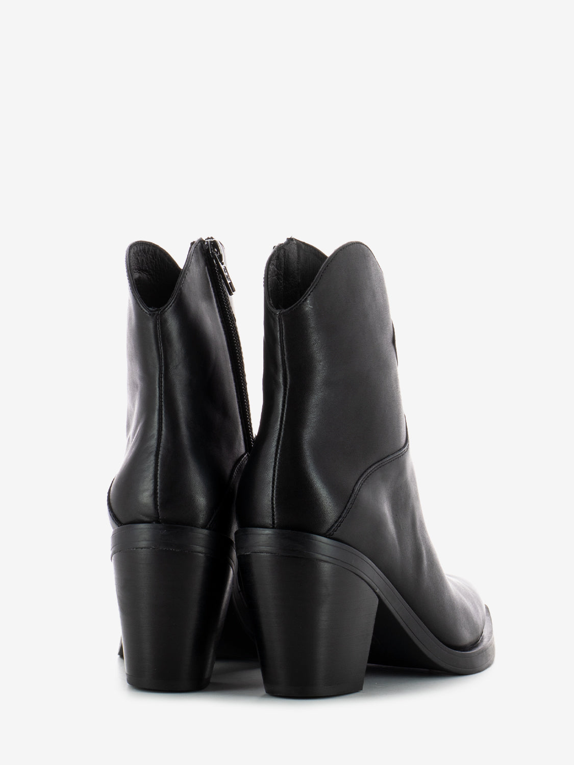 Soft mustang black trunk