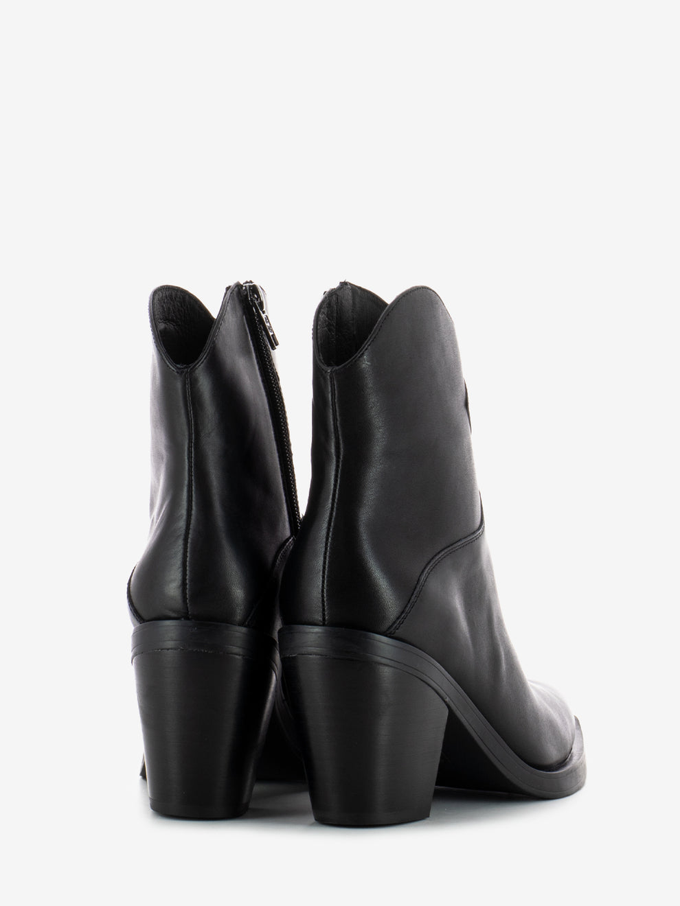 Soft mustang black trunk