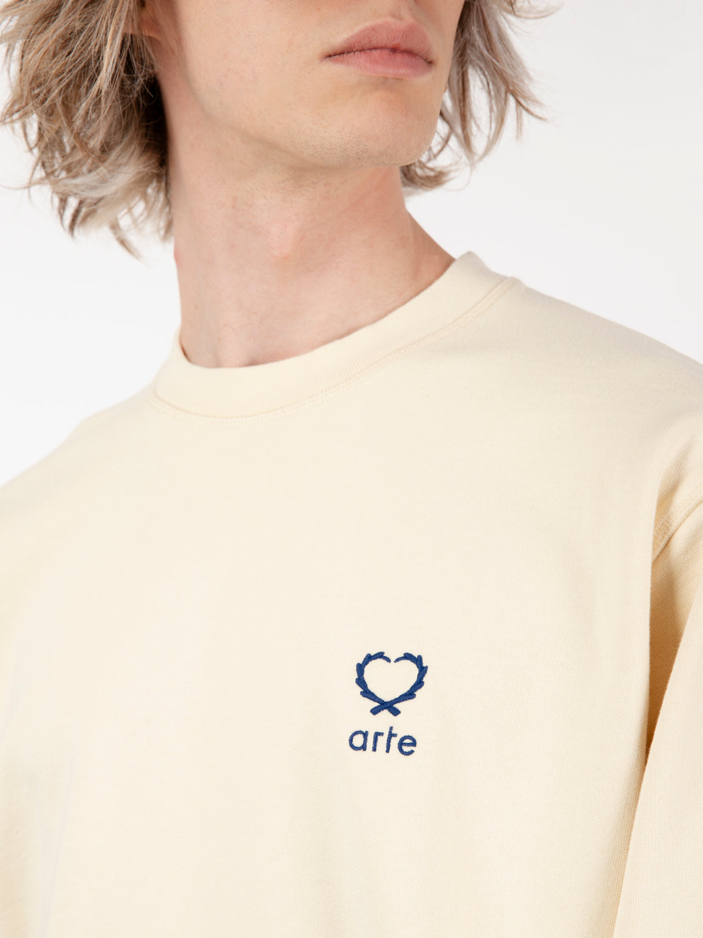 Carlos small heart cream crewneck sweatshirt