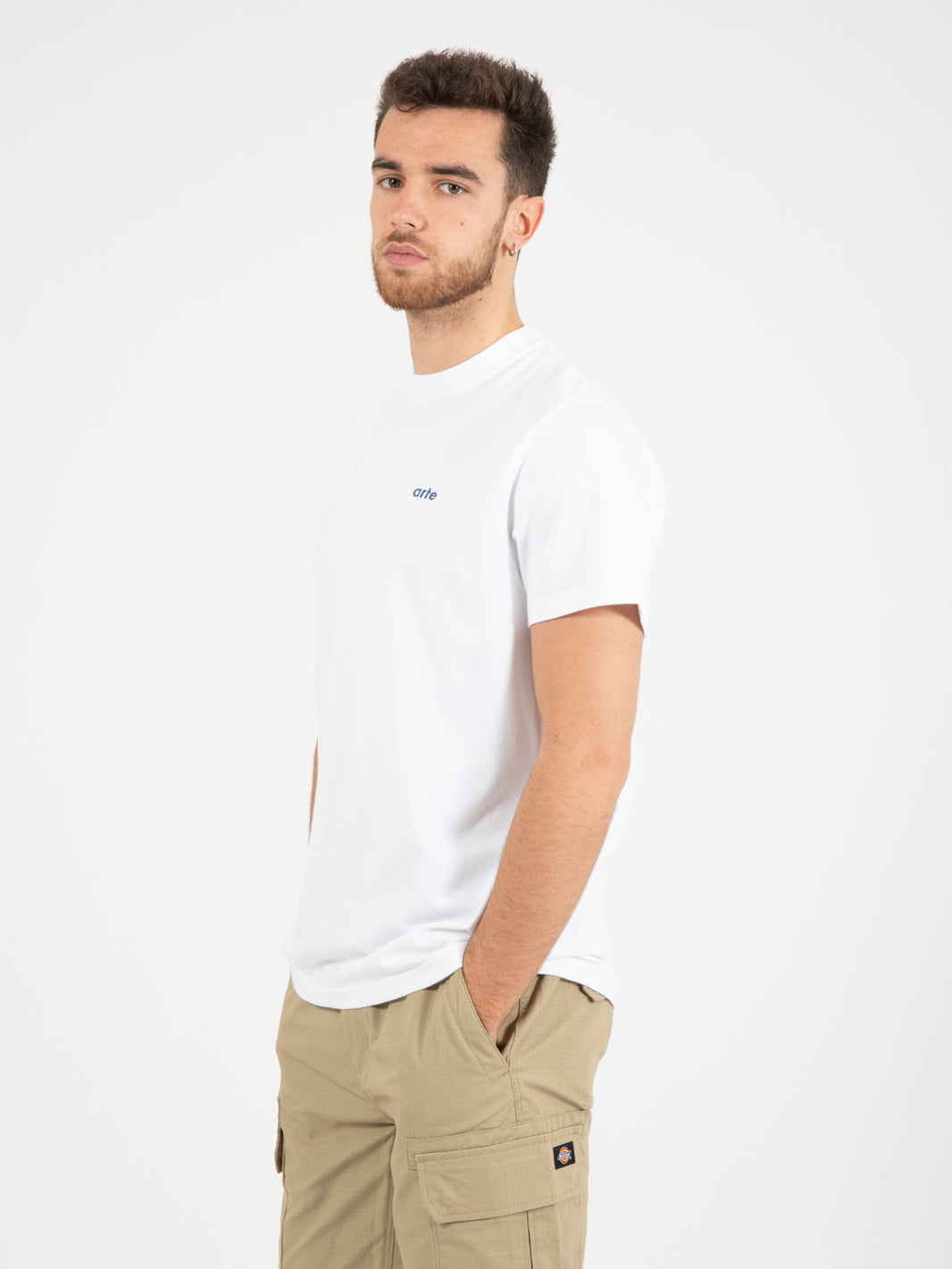 Taut back hearth white t-shirt
