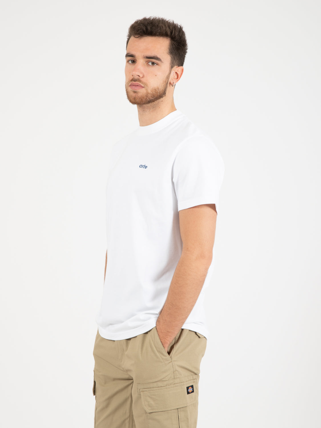 Taut back hearth white t-shirt