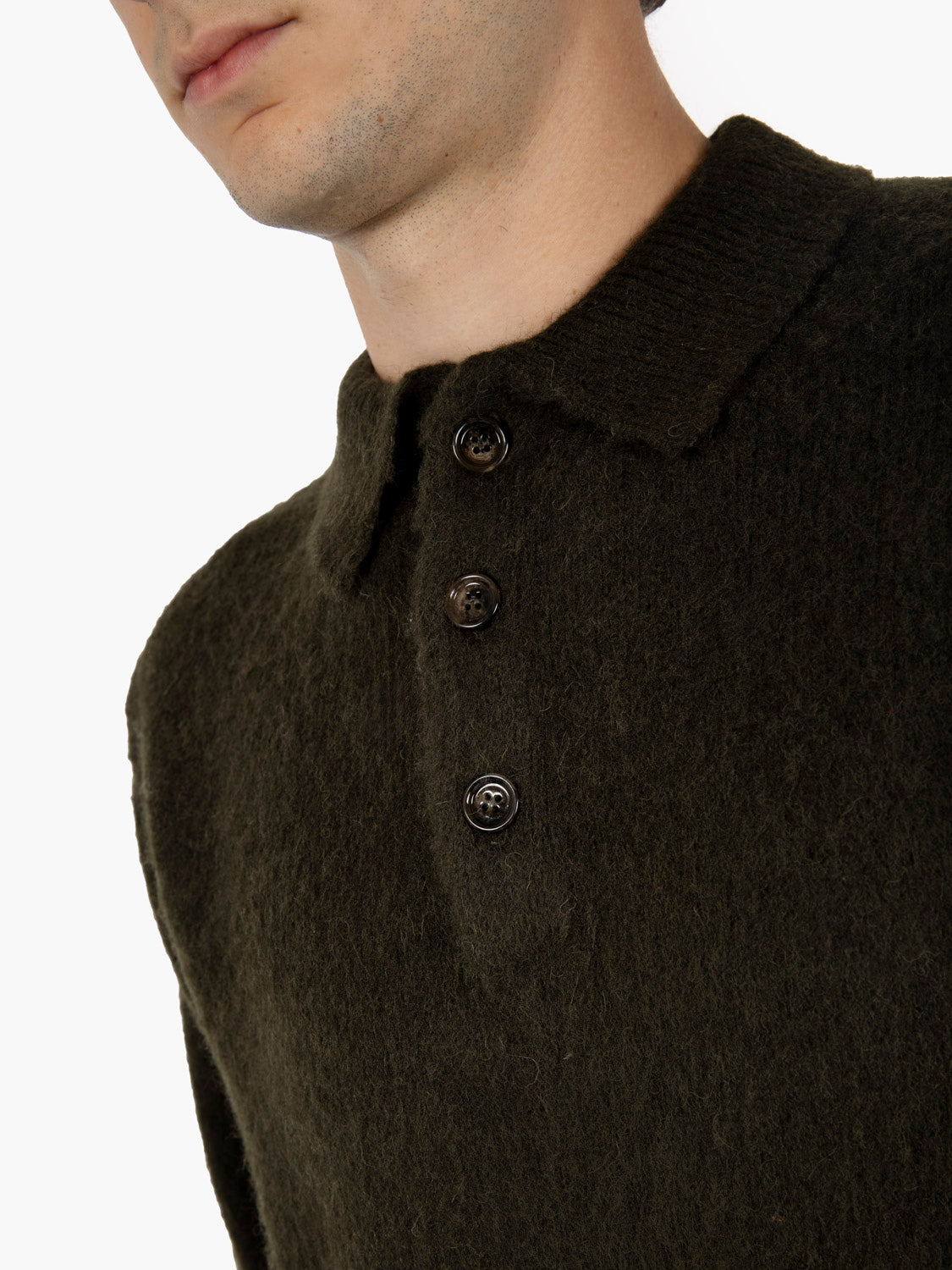 Maglione in lana con colletto reverse e bottoni verde