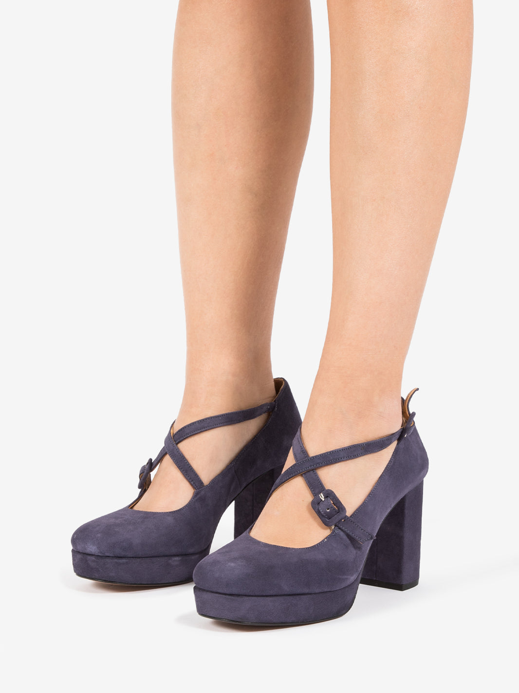 Scarpa con tacco e cinturini incrociati in camoscio viola