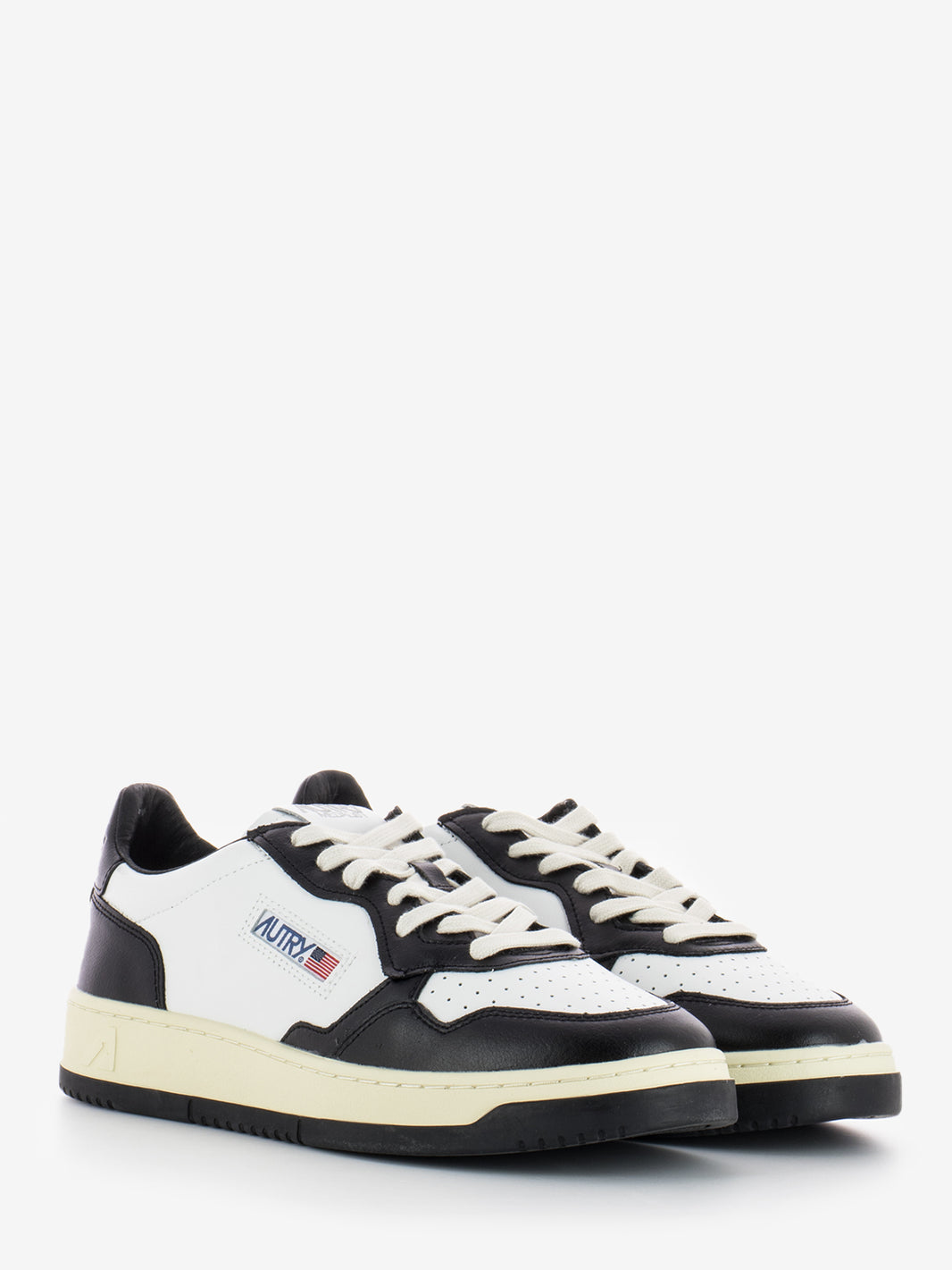 Medalist Low M in two-tone leather white / black
