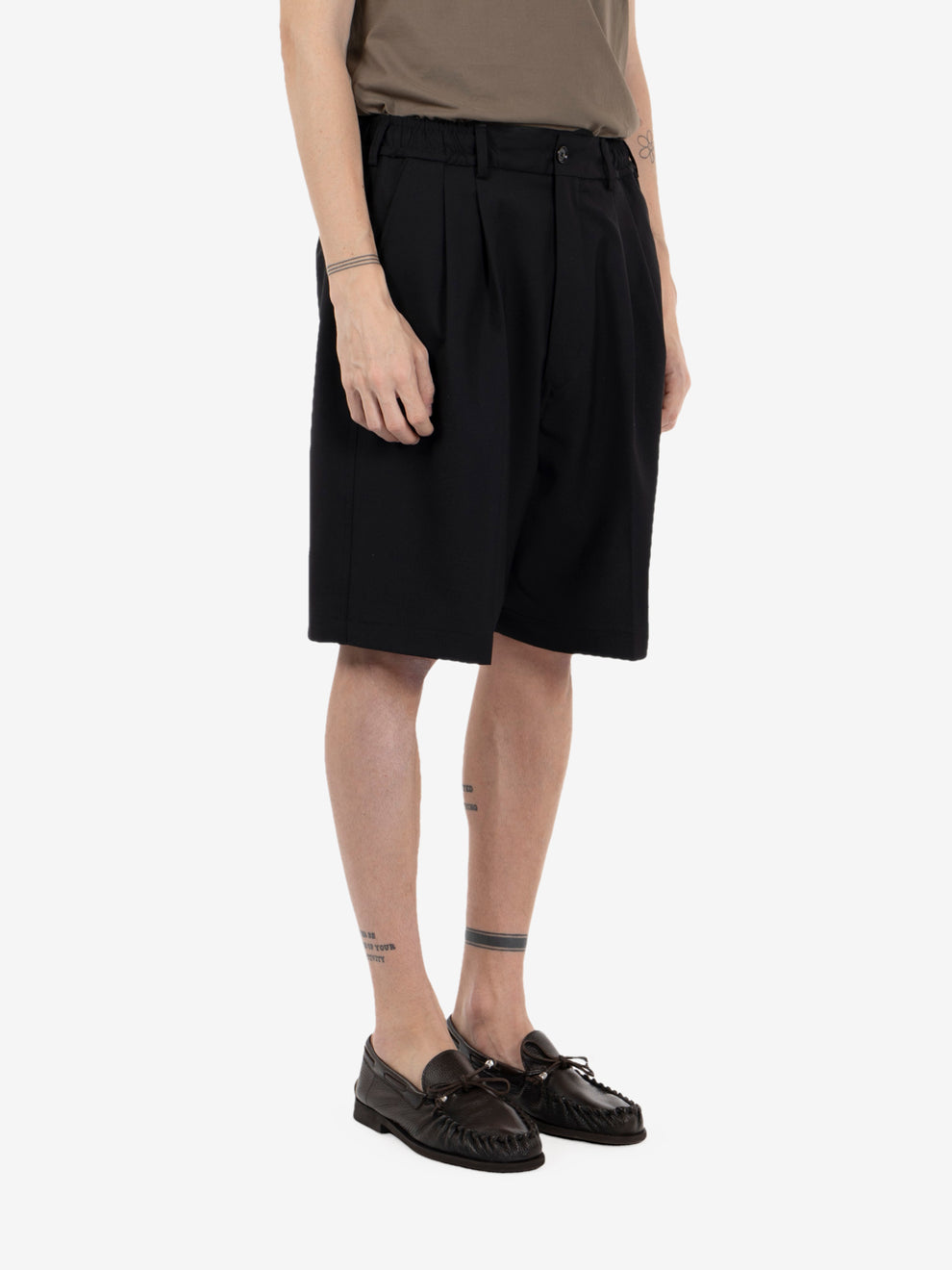 Bermuda con pinces e coulisse nero