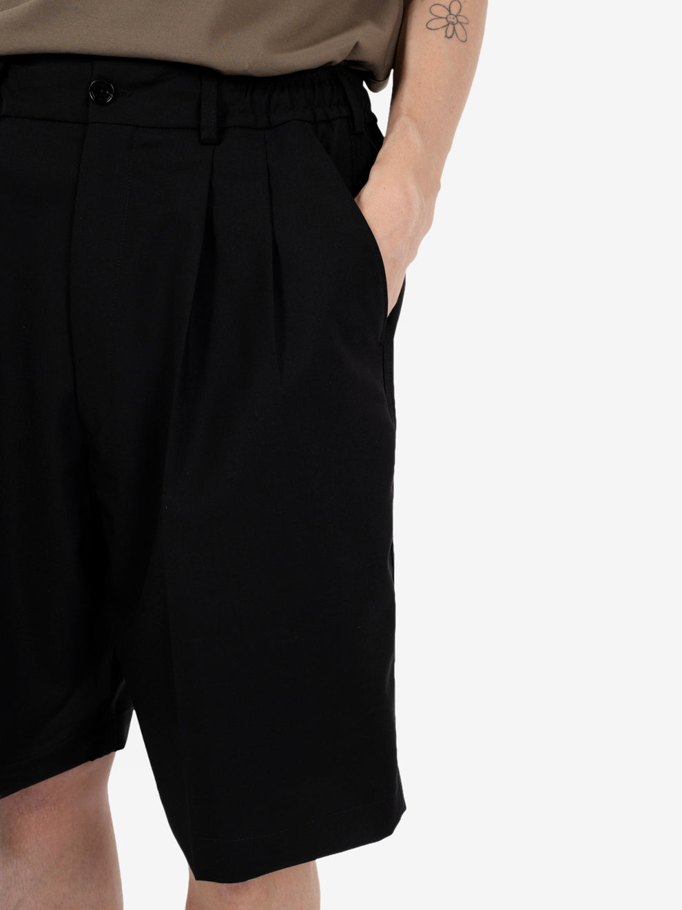 Bermuda con pinces e coulisse nero