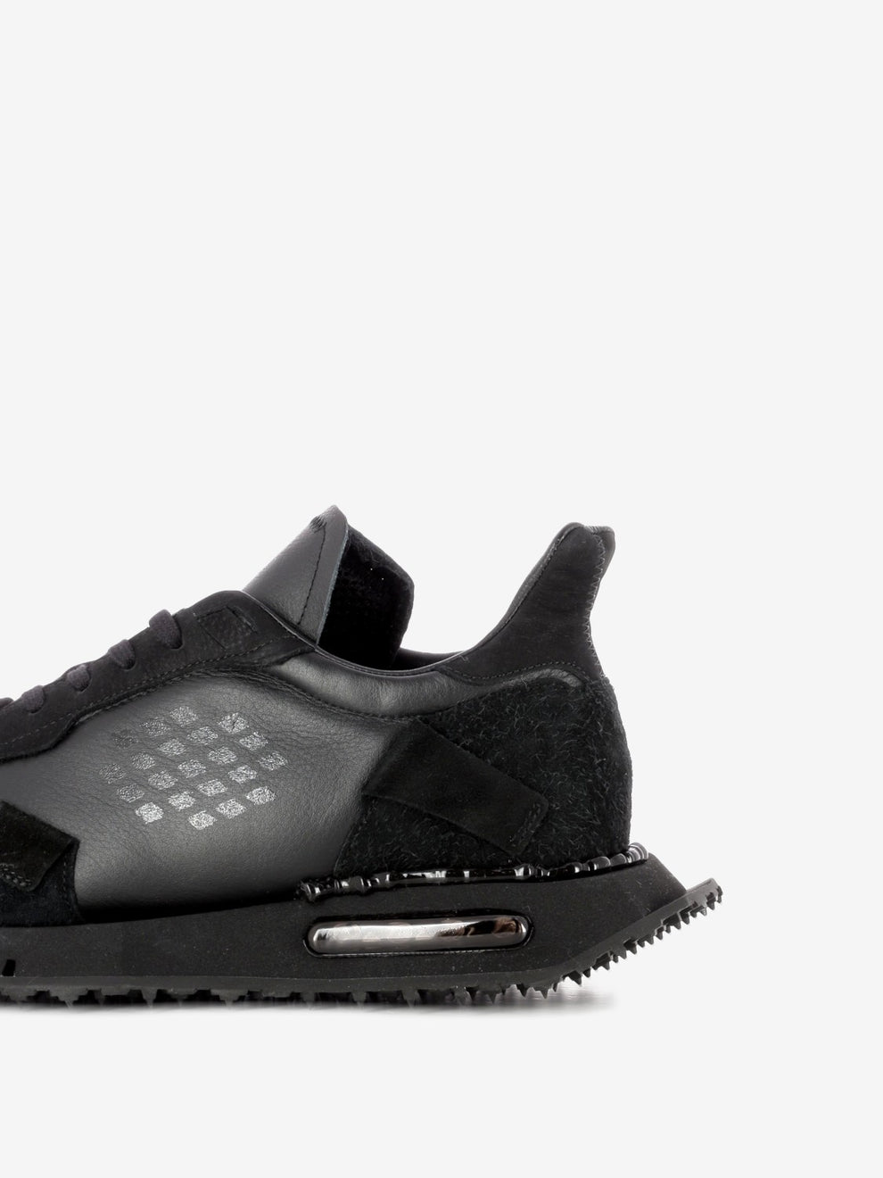 Sneakers Space Race triple black limited edition