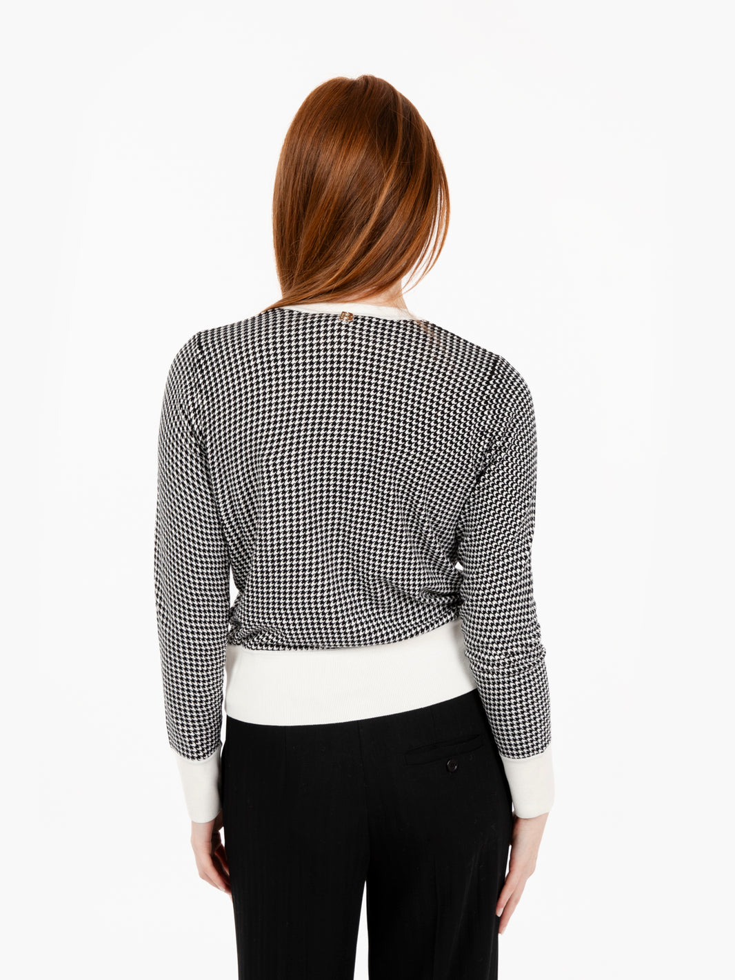 Double-sided flower brooch sweater in white/black