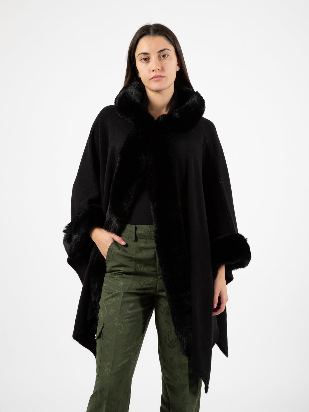 Cappa faux fur nero