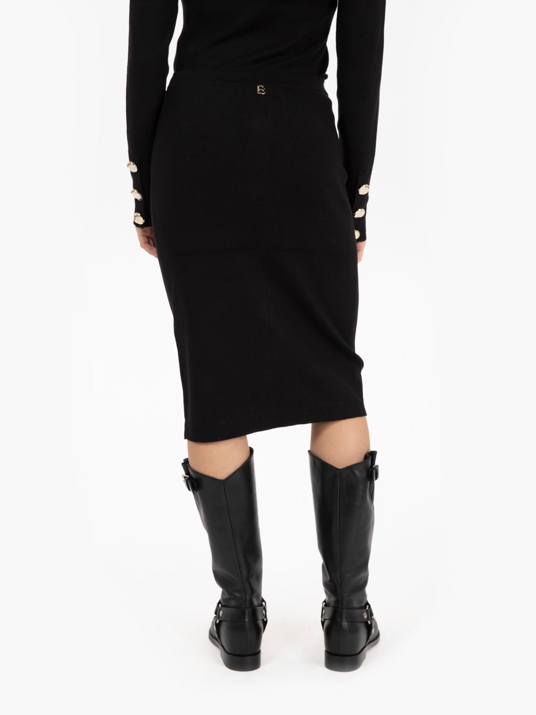 Black buttoned knitted skirt