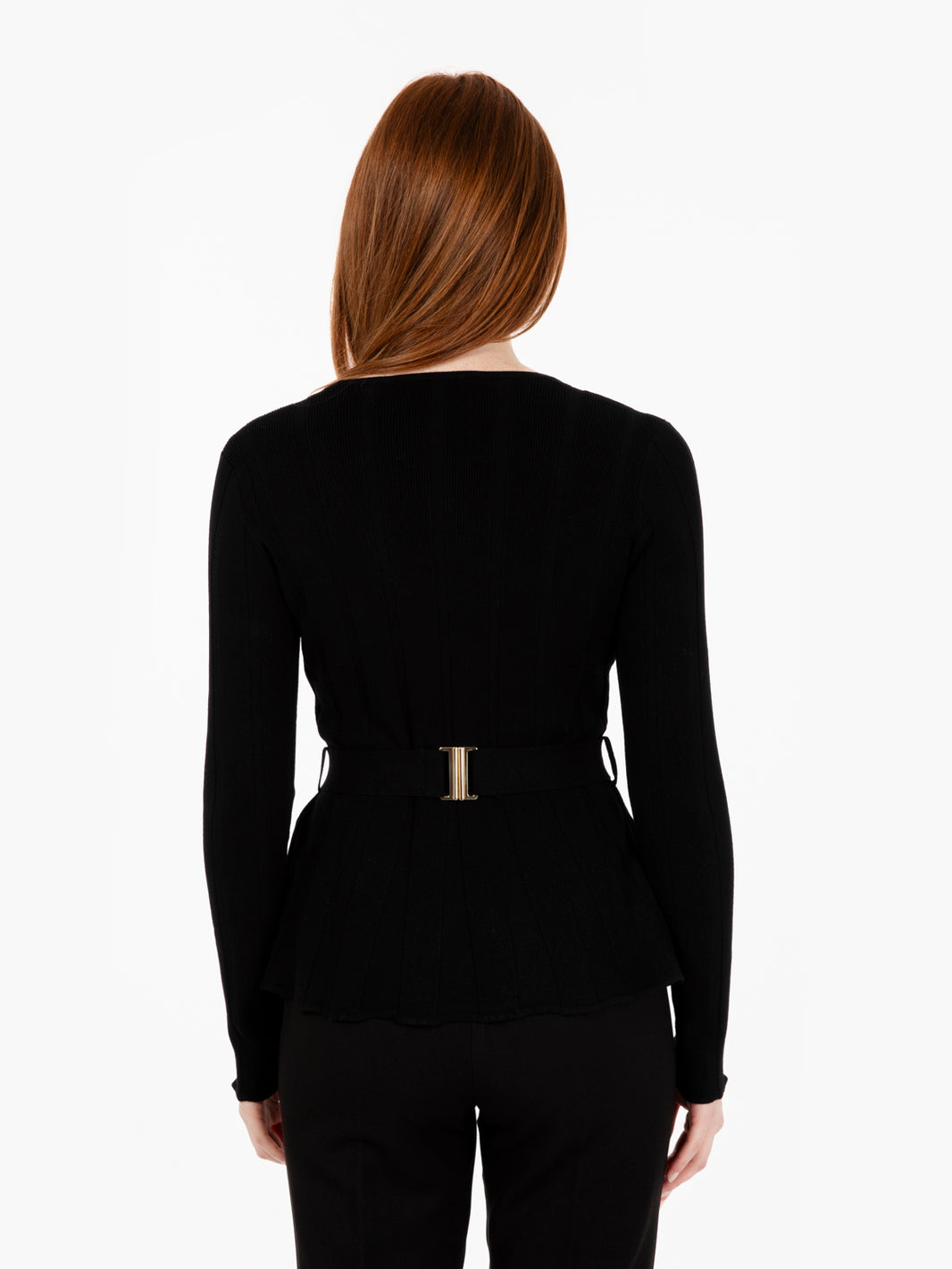 Ribbed sweater with black logo belt