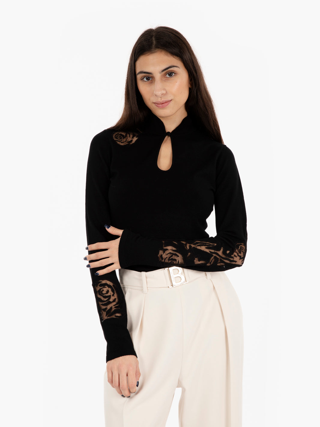 Fitted sweater with black tulle roses