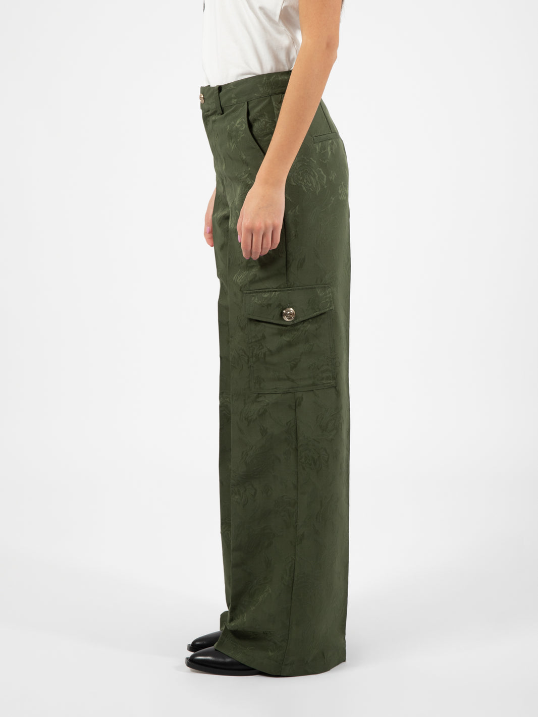 Green embroidered fabric cargo pants