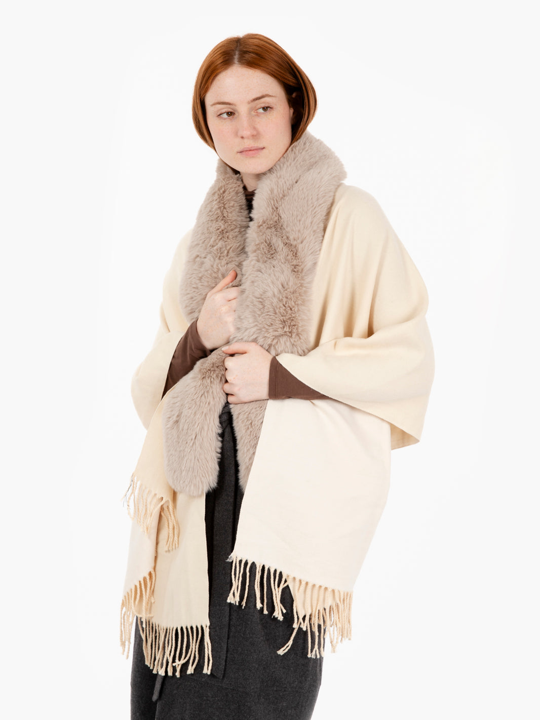 Stole in fabric and faux fur buttercream