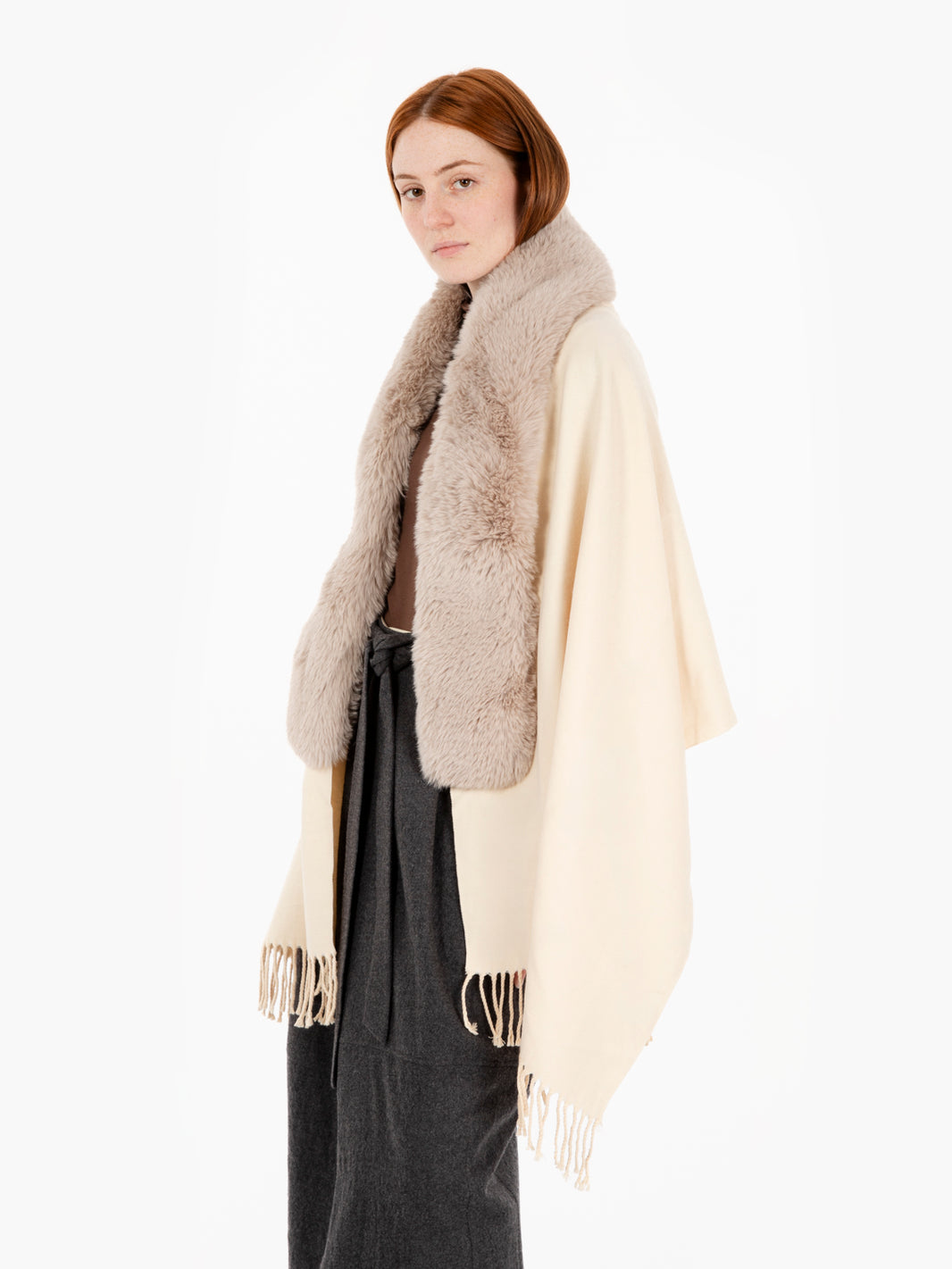 Stole in fabric and faux fur buttercream