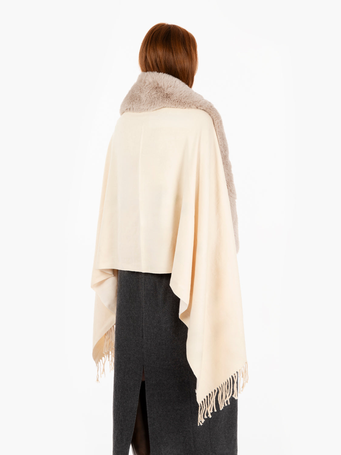Stole in fabric and faux fur buttercream