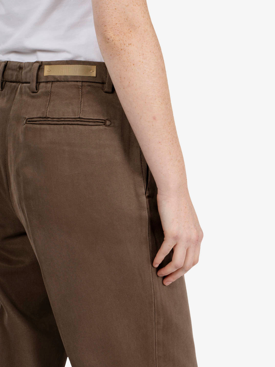 Pantaloni carrot fit cacao