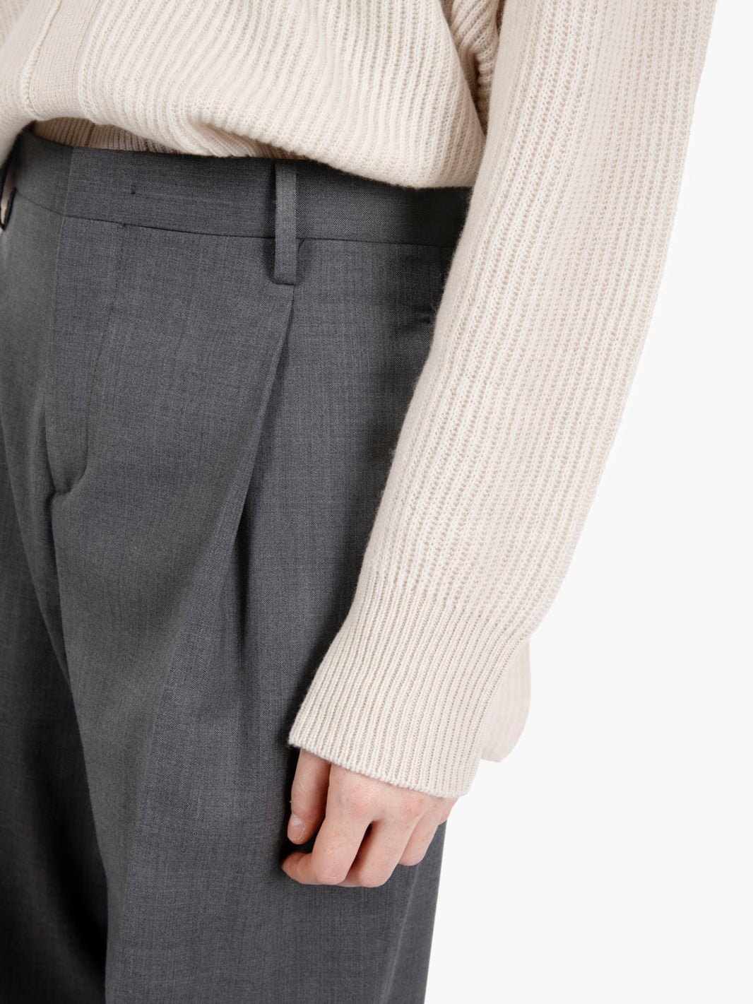 Pantaloni con pinces in misto lana grigi