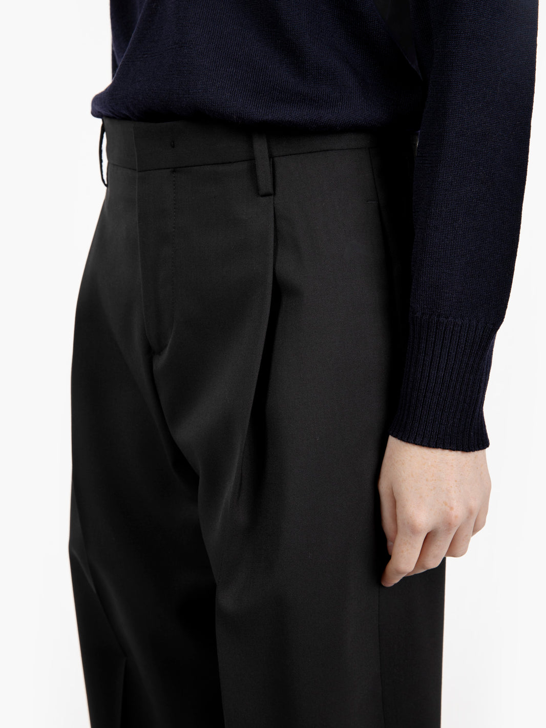Pantaloni con pinces in misto lana neri