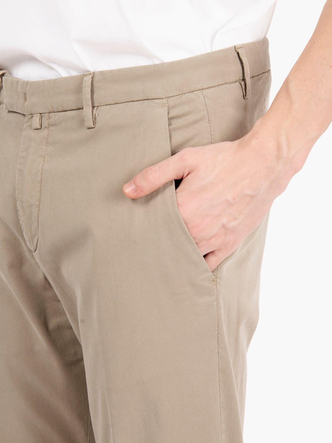 Pantaloni in cotone e tencel tortora