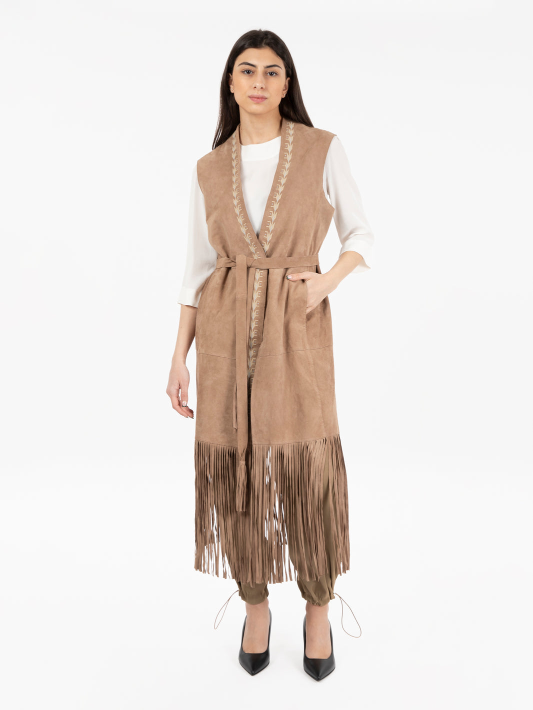 Gilet scamosciato con frange taupe