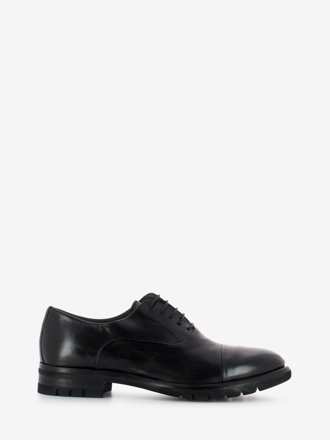 Black Oxford with reinforced toe