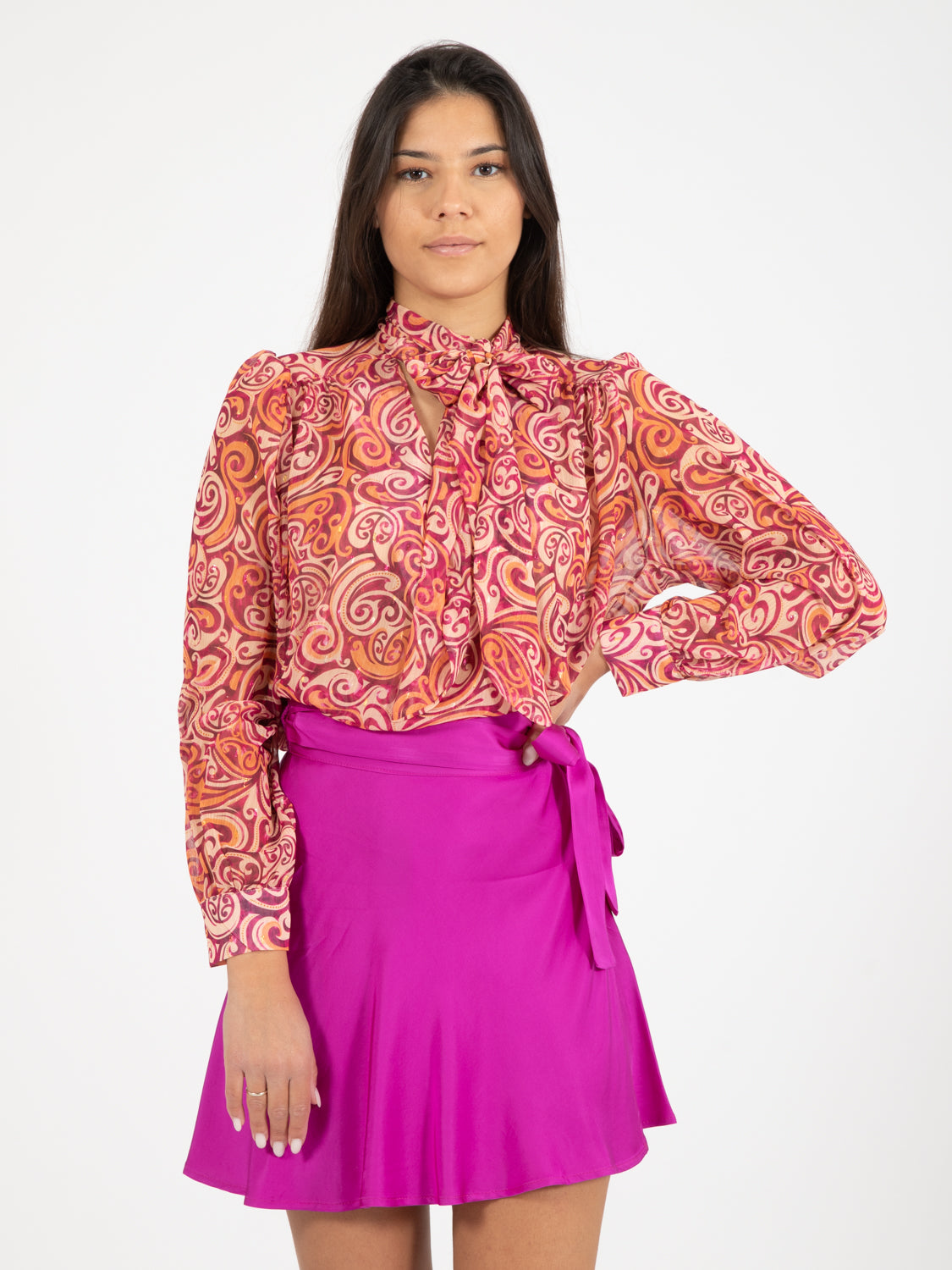 Shirt with fuchsia / orange bow