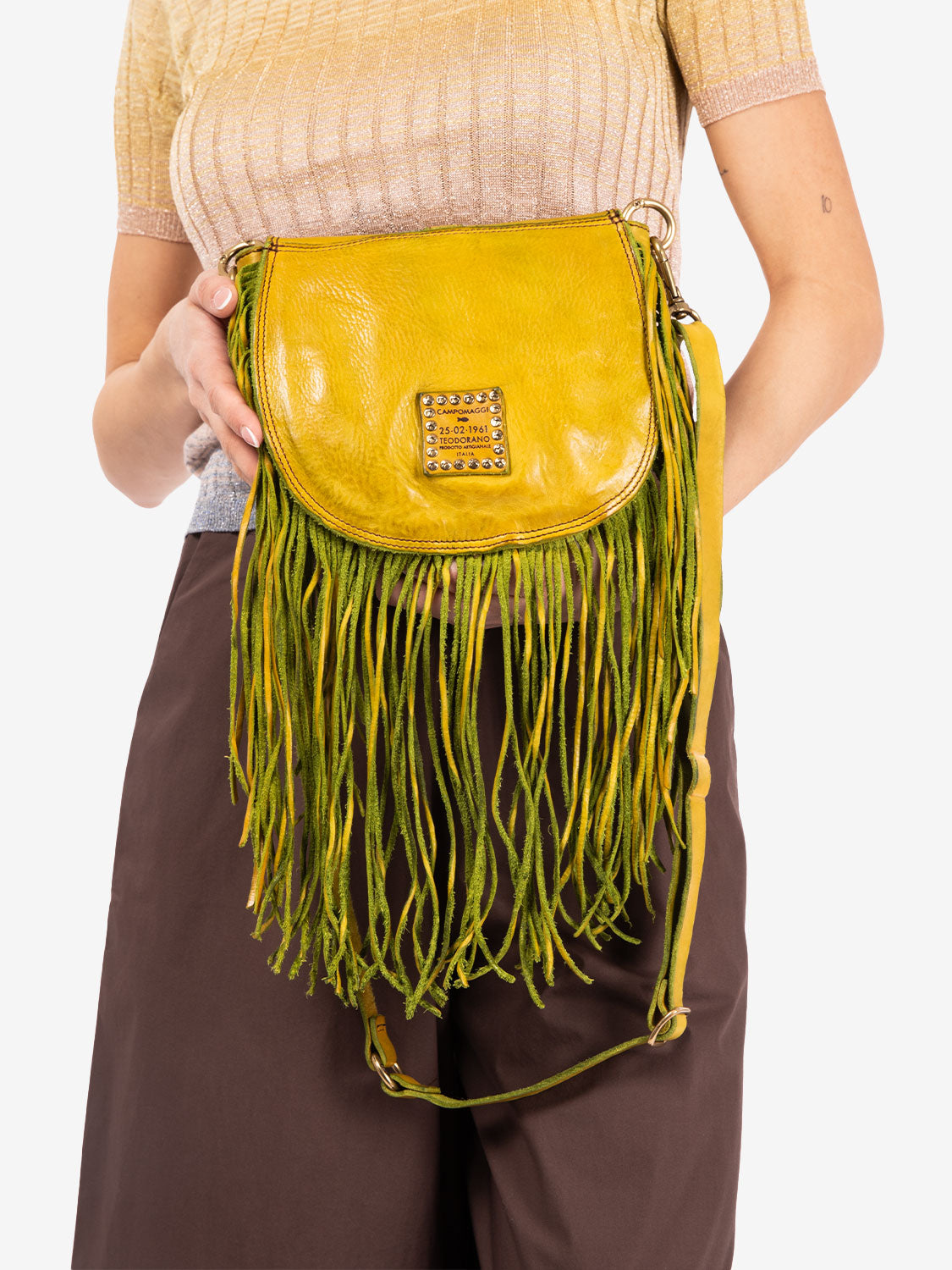 Leather shoulder strap with cedar fringes