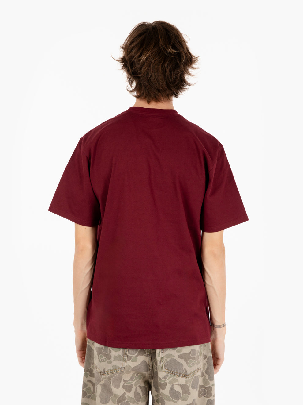 S/S university script t-shirt malbec / white