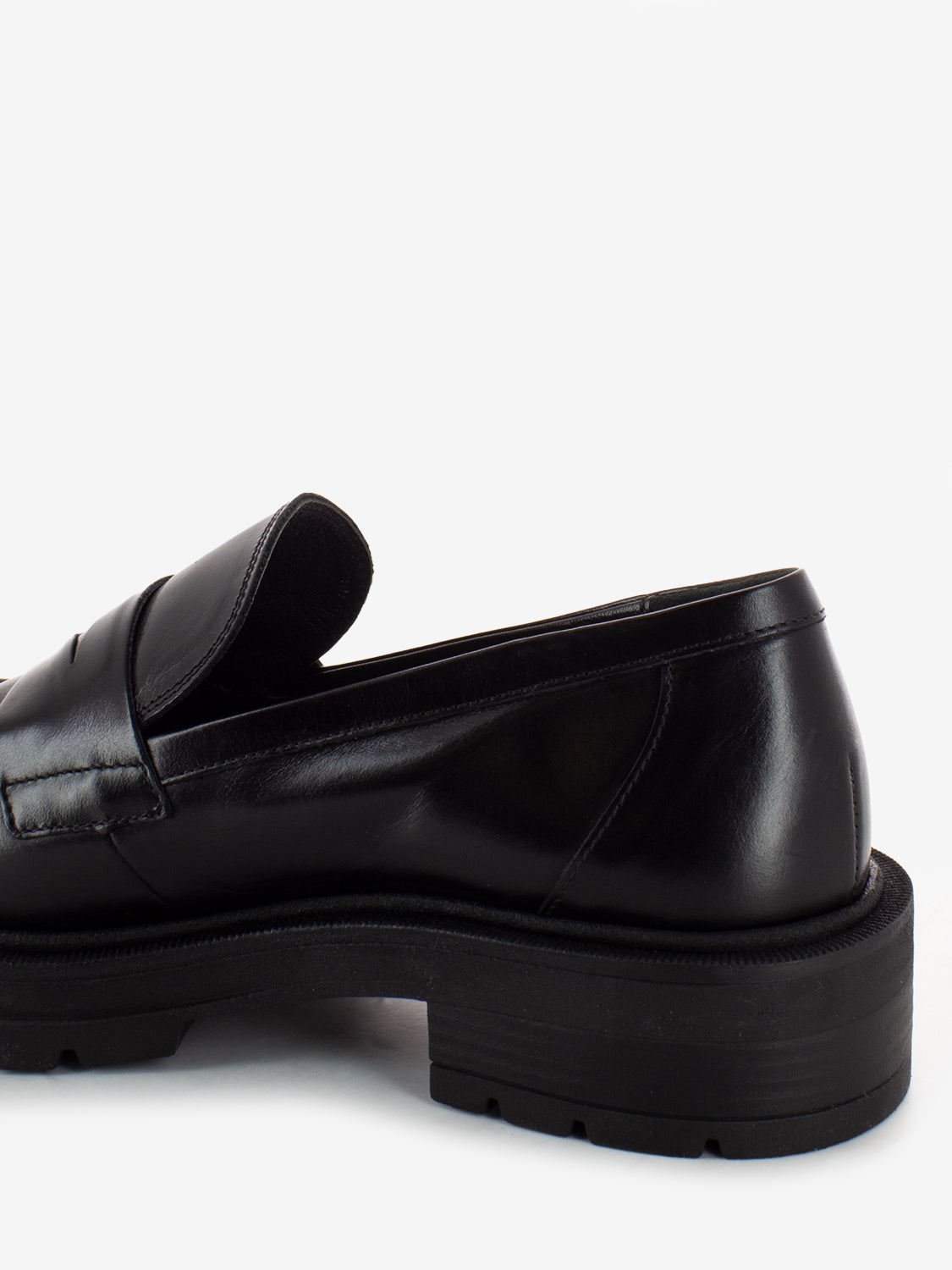 Patty clam Maya black moccasins
