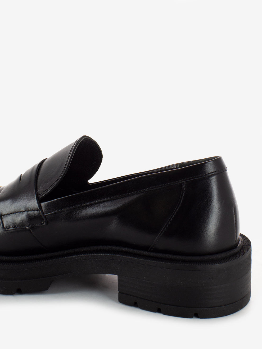 Patty clam Maya black moccasins