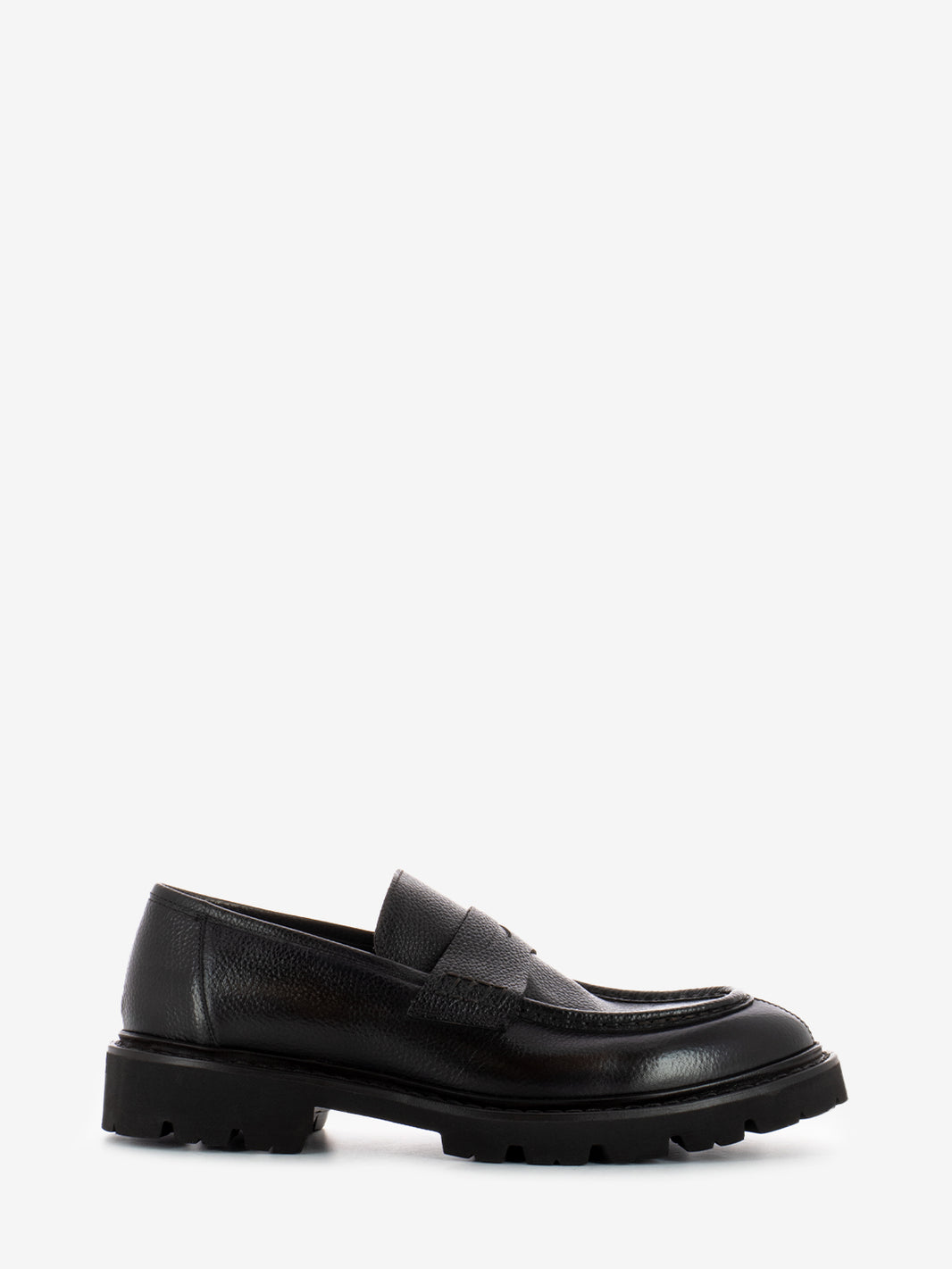 Moccasins in hammered leather dark brown