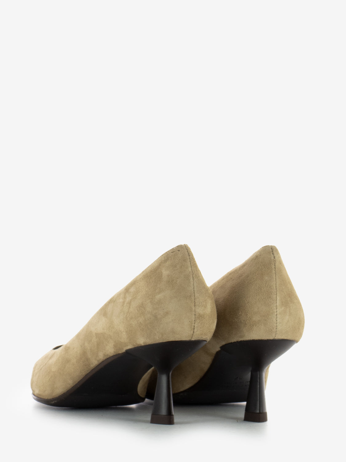 Décolleté in camoscio camel