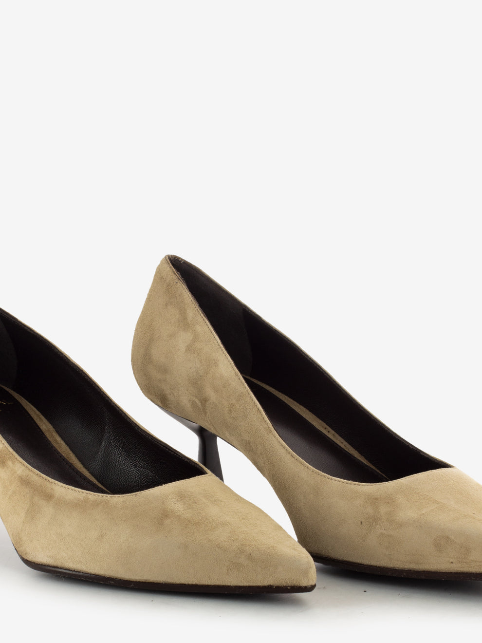 Décolleté in camoscio camel