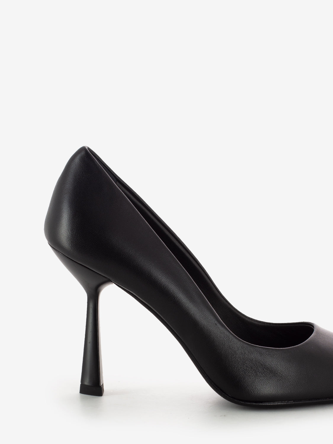 Décolleté in camoscio nero