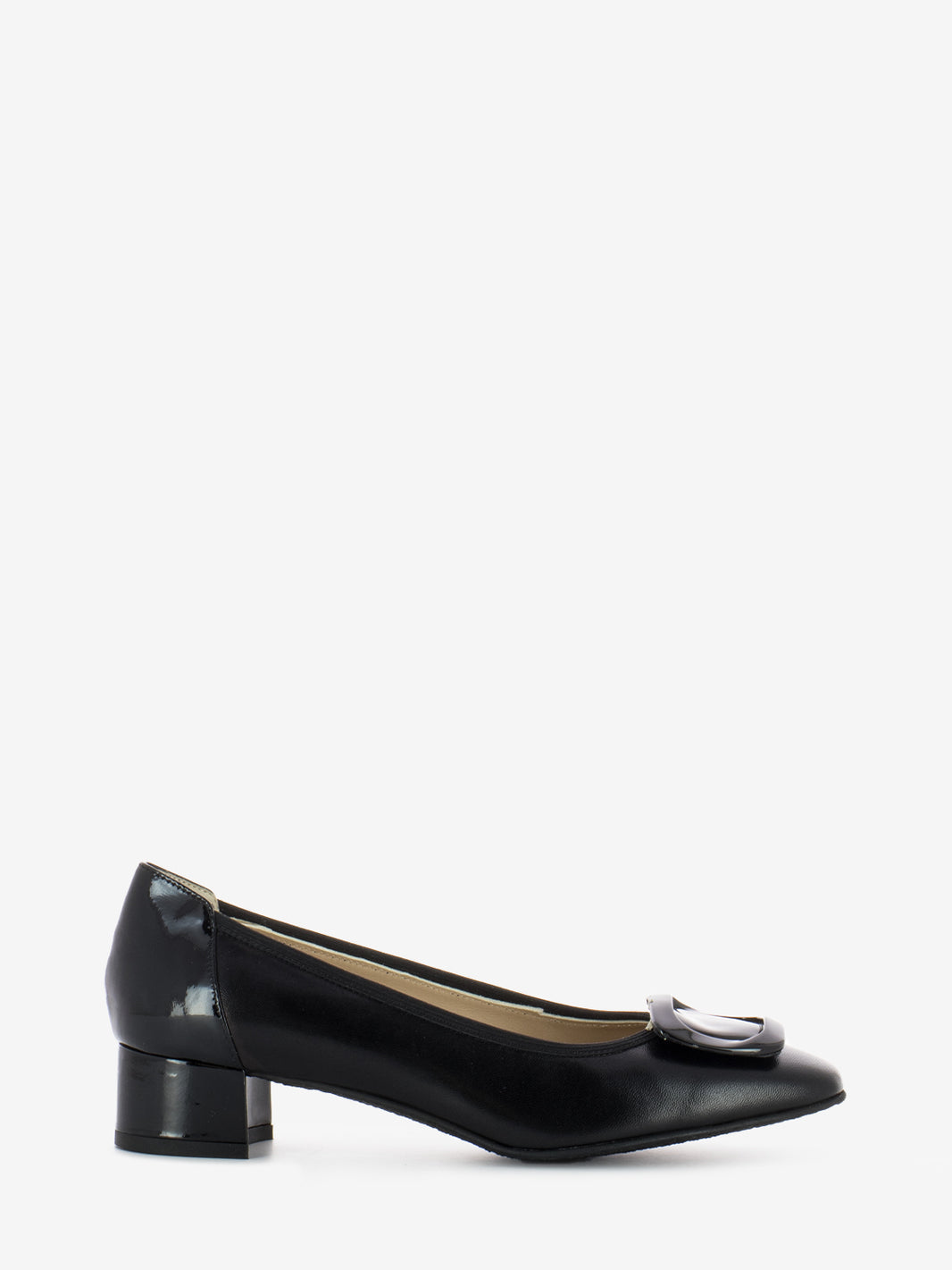 Ballerina with heel and black shiny detail