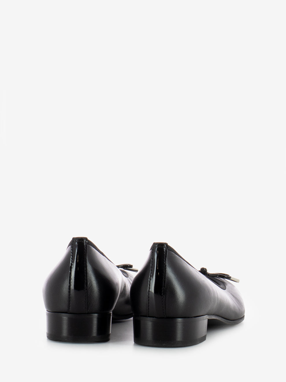 Ballerina alta in pelle con fiocco nero