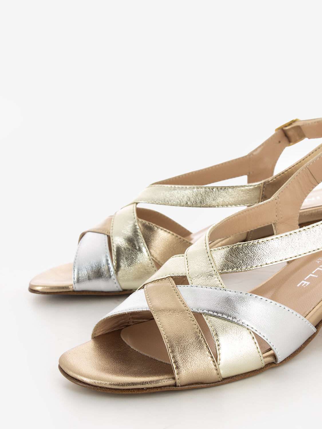 Sandali in pelle laminata oro