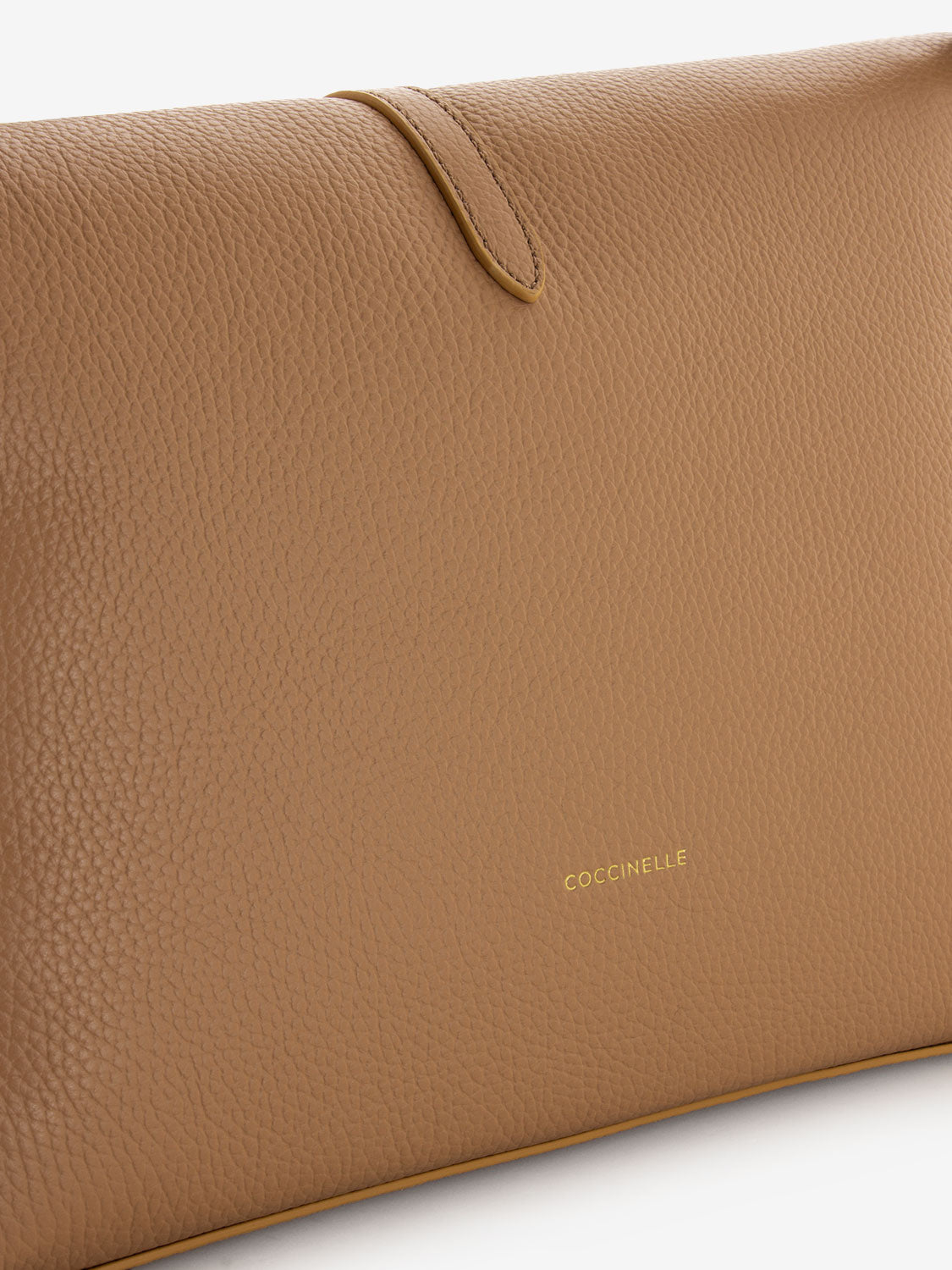 Borsa a tracolla in pelle martellata beige